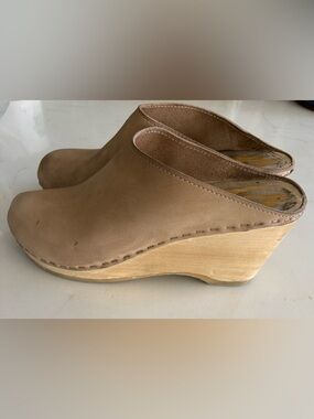No. 6 Women’s Tan Leather Wedge Clogs